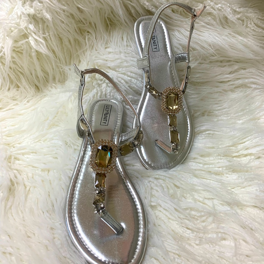 Jeweled silver thongs sz 91/2
